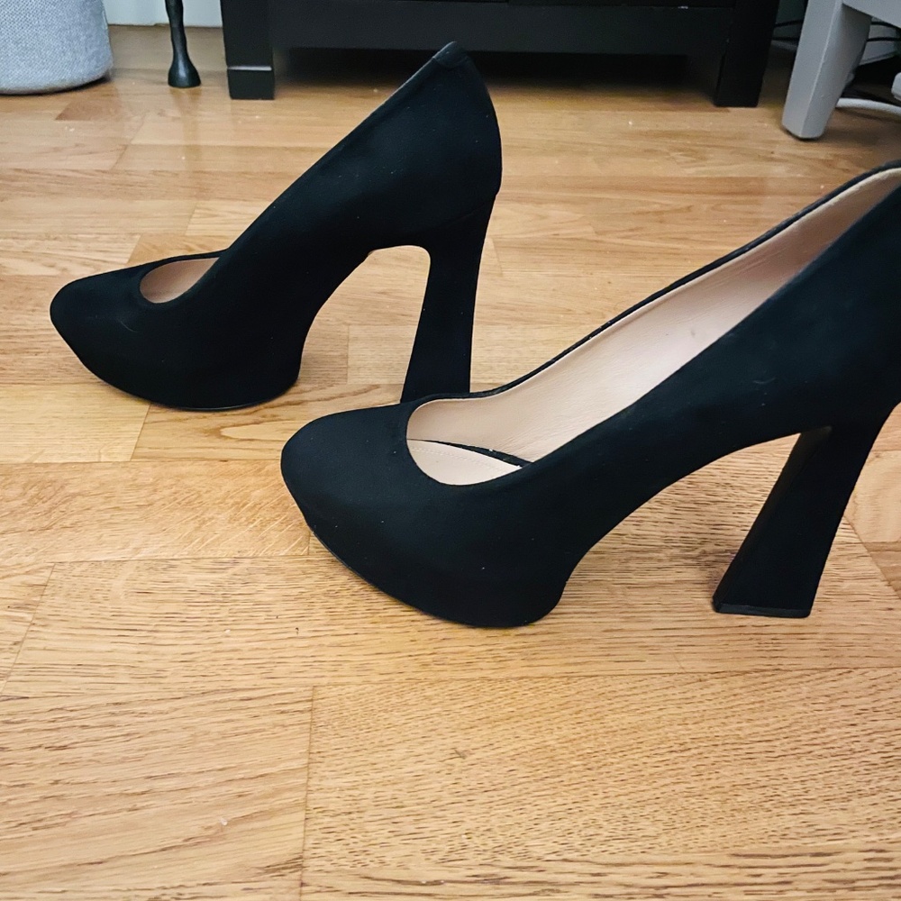 Brand new, never worn. Celine Black suede heels size 8.5 - Picture 3 of 7